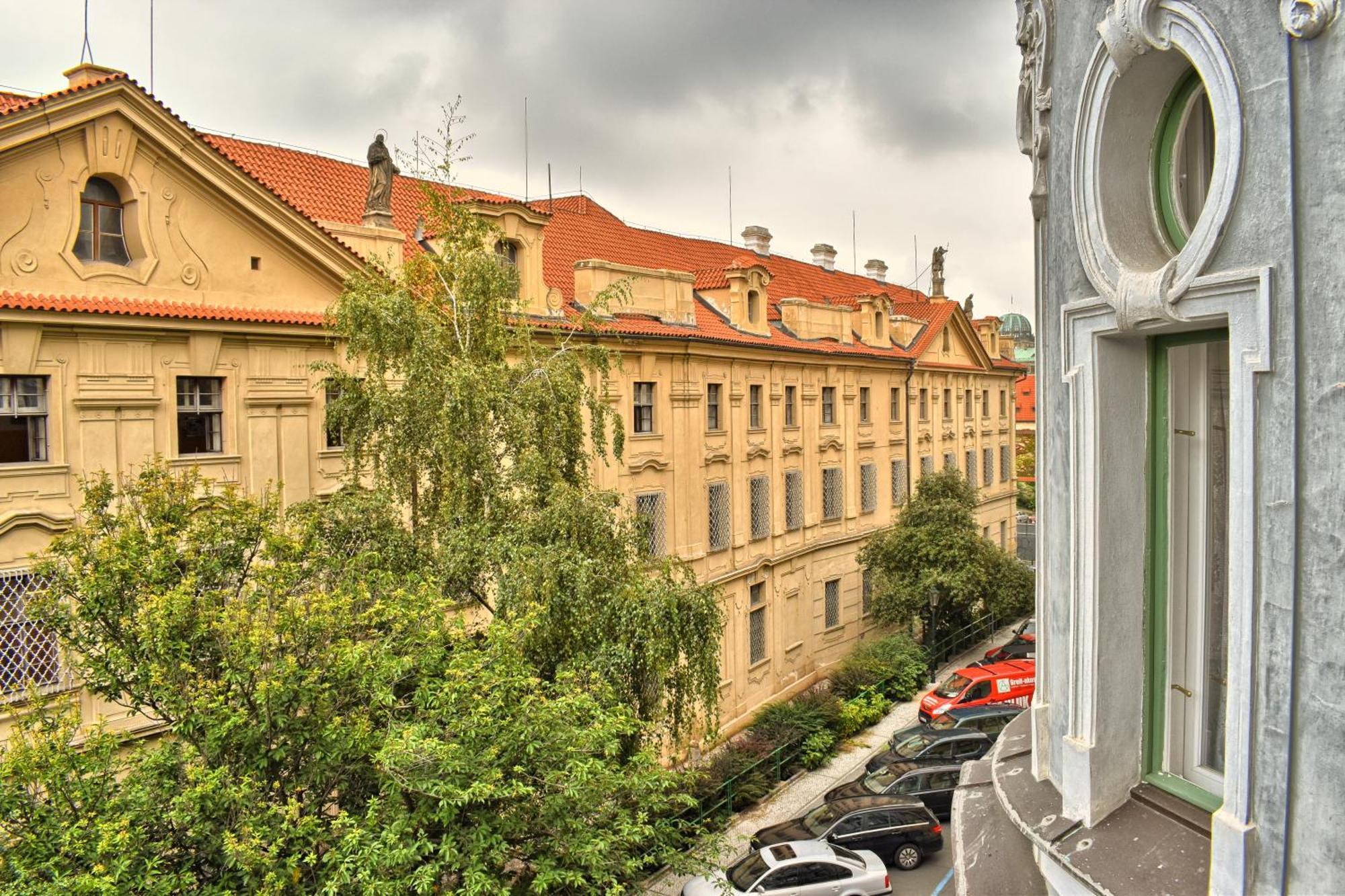 Milosrdnych Daire